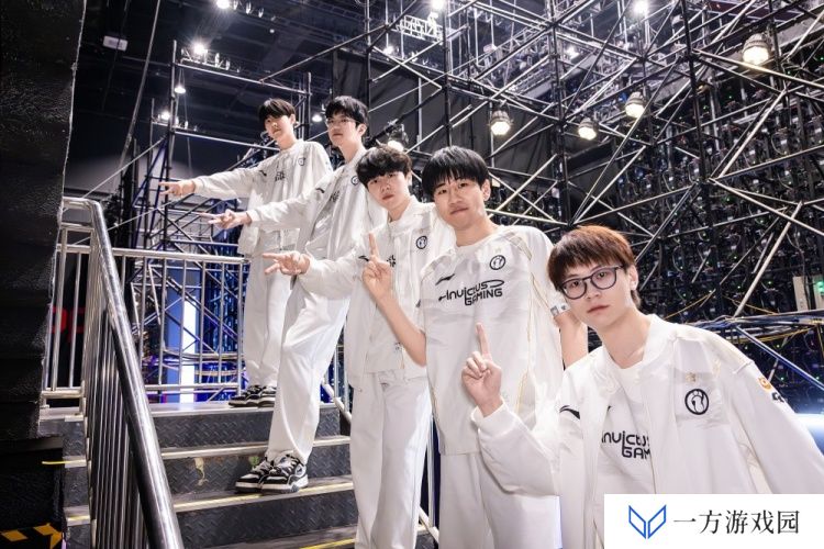 加起来八根手指！Rookie：第八胜！就是这种不加班的感觉！